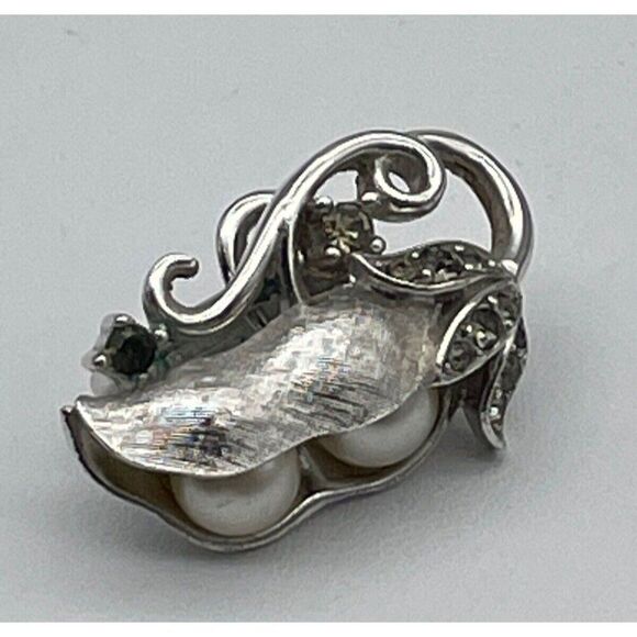 Crown Trifari SINGLE Peas in Pod Peapod Clip On Earring Silver-Tone Vtg READ - Picture 1 of 13